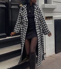 Checker Coat Outfit, Black And White Checkered Coat Outfit, Houndstooth Coat Outfit Winter, Long Checked Coat Outfit, Plaid Peacoat Outfit, Checkered Coat Outfit, Cardigan Coat Outfit, Houndstooth Coat Outfit, Checked Coat Outfit