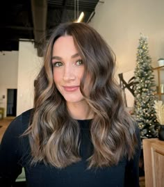 Balayage Hair Brunette Money Piece, 2024 Brunette Hair Color, Cool Toned Brunette Balayage, Dimensional Brunette With Money Pieces, Brown Dimensional Hair, Brunette Dimensional Hair, Multidimensional Brunette, Trendy Balayage, Dimensional Brunette