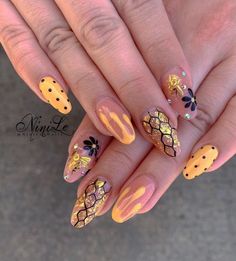 Honeycomb Nails Design, Honeycomb Nail Art, Honey Nails Design, Bumble Bee Nails Design, Bee Nails Design, Honeycomb Nails, Bumblebee Nails, Honey Nails, Bee Nail Art