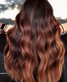 35 Reddish Brown Hair Colors You'll Fall In Love With Reddish Brown Ombre Hair, Cooper Brown Highlights, Cooper Brown Balayage Brunette, Cooper Highlights, Cooper Balayage Brunettes, Copper Balayage Brunette, Reddish Brown Hair Color, Red Brown Hair Color