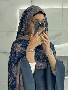 Maxi Skirt Outfit Fall, Pashmina Hijab, Modest Girly Outfits, Skirt Outfit Fall, Maxi Skirt Outfit, Head Wraps For Women, Pashmina Hijab Tutorial, Vintage Paisley, Maxi Skirt Outfits