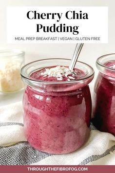 labelled cherry chia pudding in two glass jars on a striped cloth with text saying meal prep breakfast idea, vegan and gluten free. Cherry Chia Pudding, Chia Pudding Vegan, Chia Pudding Recipes Healthy, Overnight Chia Pudding, Chia Recipe, Fibro Fog, Coconut Chia Pudding, Cherry Coconut, Low Histamine Diet