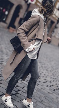 Sweater Street Style, Fall Outfits 2017, Edgy Classic, Classy Sweater, Winter Mode Outfits, Cozy Fall Outfits, Fashion Sweaters, Outfits 2017