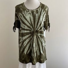 Nwt Green Tye Die Tee Shirt With Open Sleeves With Ties Womens Large Armpit To Armpit 21” Armpit To Bottom 18” Tie Dye Shirt Outfit, Olive Green T Shirt, Custom Disney Shirts, College Casual, Shirt With Tie, White Lace Shorts, Sleeves Women, Southern Women, Open Sleeves