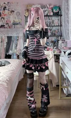 Dark Decora Kei, Pink Goth Clothes, Jfashion Subcultures, Yamikawaii Outfit, Yabi Fashion, Pastel Emo Outfits, Black Kawaii Outfits, Black And Pink Kawaii, Goth Femboy Outfits