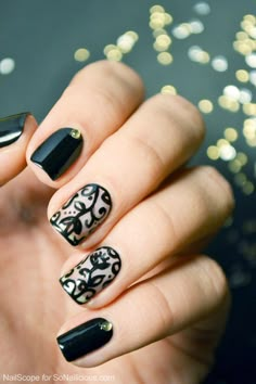 Romantic Black Lace Nails - Tutorial: https://sonailicious.com/black-lace-nail-art-tutorial/ Lace Nail Design, Sophisticated Manicure, Hot Nail Designs, Lace Nail Art, Lace Nails, Black Nail Art, Summer Nail Art, Black Nail Designs, Christmas Nails Acrylic