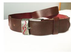 Marked: Laura Ashley, made in Italy Belt length (when it is fastened) at longest position: 105 cm / 41" Length at shortest position : 95 cm /37" Width: 3 cm/ 1.2" Good vintage used condition  See photos for best details. You can see various belts in our shop: https://www.etsy.com/shop/AntiqueArchives?ref=seller-platform-mcnav§ion_id=27028379 I ship internationally registered airmail with tracking number from Lithuania Please, feel free to contact us if you have any questions! J19- 2763 Laura Ashley Vintage, Maroon Leather, Brown Leather Belt, Black Leather Belt, 70s Retro, Studded Leather, Laura Ashley, Vintage Italian, Vintage Brown