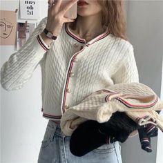 Pola Kardigan, Sweater Rajut, Clothes Korean Style, Cardigan Design, Colorful Crop Tops, Knitted Tops, Cable Knit Cardigan, Cardigan Pattern, Loose Blouse