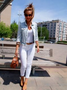 Outfits con pantalon blanco Jeans Blancos Outfit Mujer, Outfit Mujer Casual, Pantalon Blanco Outfit, White Pants Outfit, Looks Jeans, 2023 Outfits, Chique Outfits, Outfit Mujer