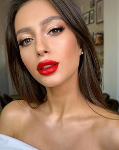 Bridal Makeup Red Lips, Lipstick Looks, Red Lipstick Looks, Prettiest Celebrities, Formal Makeup