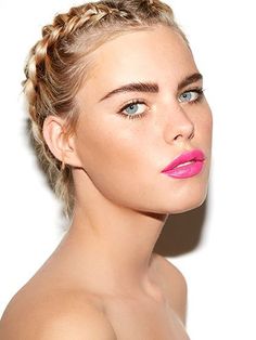 Healthy, bronzed skin; thick brows; lots of feathery lashes; and a hot-pink lipstick from Guerlain's summer collection made up this party look | allure.com Pink Lipstick Looks, Lipstick Looks, Bronzed Skin, Thick Brows, Linda Hallberg, Summer Makeup Looks, Natural Blush, Braut Make-up