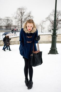 Vogue Street Chic - Cyrielle Gulacsy, art student  "This is a Bluemarine jacket and a Mango shirt. I've teamed them with boots that were a present and I'm also carrying a Longchamp bag." The jacket looks comfy :) Cold Weather Dresses, Best Tote Bags, Couture Style, Model Street Style, Casual Day Outfits, Street Style Paris, Fashion Week Street Style