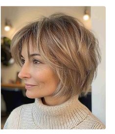 Layered Bob Hairstyles With Bangs, Corte Chanel, Short Stacked Hair, Stacked Hair, Fine Straight Hair, Bob Hairstyles For Thick, Grey Hair Styles For Women, Short Hair Trends