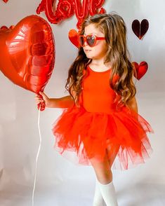 Valentine Pictures For Kids, Valentines Birthday Party Ideas Kid, Valentines Photoshoot Family, Pink Red Photoshoot, Toddler Valentines Photoshoot, Valentines Toddler Photoshoot, Valentines Photoshoot Ideas Kids, Valentines Day Toddler Photoshoot, Valentines Day Kids Photoshoot