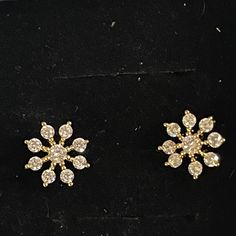 Beautiful Simulated Snowflake Diamond Gold Earrings With Post & Screw Backings. Nwot White Snowflake Earrings For Anniversary, Gold Jewelry Prom, Diamond Gold Earrings, Temple Jewellery Earrings, Jewelry Prom, Jewellery Earrings, Diamond Gold, Temple Jewellery, Gold Diamond