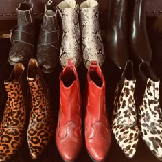 Rock N Roll Boots, 70 Rock Aesthetic, Rock Style Girl, Glam Rock Outfit, Rock And Roll Outfits, Rock N Roll Outfit, Rock N Roll Chic, Glam Rock Fashion, Rock Accessories