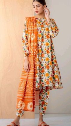 Stylish Tops For Women, Latest Dress Design, Simple Kurti Designs, Desi Fashion Casual, Pakistani Dresses Casual, Summer Lawn, Dress Design Patterns, Simple Pakistani Dresses