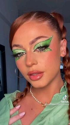 Creative Fairy Costume, Festival Eye Makeup Tutorial, Rhinestone Butterfly Makeup, Colorful Makeup Ideas Eyeshadows, Rave Fairy Costume, Fairy Makeup For Halloween, Fairy Butterfly Makeup, Fairy Make Up Halloween, Rave Make Up Ideas