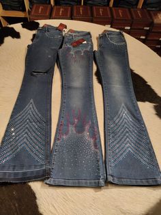 Cowgirl Pants, Looks Country, Estilo Country, Custom Jeans, Denim Ideas, Shein Outfits, Denim Diy, Cowboy Cowgirl