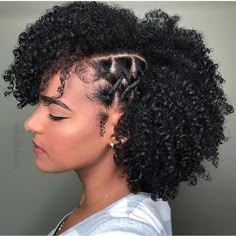 Black Hair Products, New Natural Hairstyles, Twisted Hair, Instagram Hairstyles, Hair Upstyles, Oval Face Hairstyles, Peinados Fáciles Para Cabello Corto