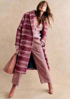 Look Formal, Nyfw Street Style, Pink Coat, Trench Coats, Fall Winter Outfits, Look Fashion