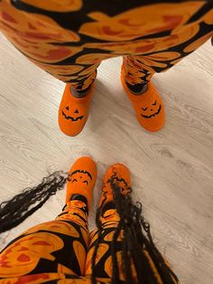 Matching Halloween Pajamas Couples Black, Halloween Black Couple, October Couple Aesthetic, Matching Halloween Pajamas, Halloween Couple Pictures, Halloween Pjs, Matching Pjs, Halloween Pajamas