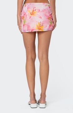 Online only! A mini skirt is a must. This one from Edikted pops with a one-of-a-kind print that will have you stand out in any environment you are in.


	Mini skirt
	Printed fabric
	Matching set
	Polyester
	Model wears size S
	Model height is 5'9
	Item care: Wash with similar color