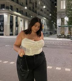 Curvy Girl Outfits Summer, Streetwear Inspiration, Style Bundle, Chubby Fashion, Black Roses