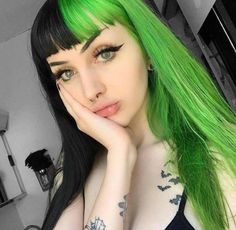 22" BLACK & GREEN SPLIT DYE  Full Cap WIG *NEW* Half black half GREEN ARRIVES NEW  ✖️Straight texture as shown ✖️ Synthetic wig ✖️heat resistant on low ✖️22.5 in circumference ⭕️DYE ✅WASH Neon Hair, Green Wig, Short Hair Color, Hair Color Dark, Hair Inspo Color