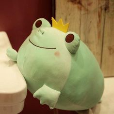 Crowned Frog Plush Stuffed Frog, Frog Doll, Frog Plush, Hot Gifts, Kawaii Plushies, Cute Frogs, Cute Stuffed Animals, Plush Pillow, Cute Plush