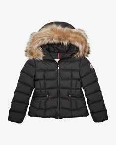 Boedette Daunenjacke für Mädchen von Moncler Enfant in Schwarz. Diesestaillierte Modell besticht mit klassischer Steppung in mattem Finish, währenddie hochwertige Daunen-Feder-Füllung für eine optimale Wärmeisolierung sorgt.Zugleich vollendet der abnehmbare Fell-Besatz an der Kapuze den Look mitbesonderer Note. Clean Girl, Winter Outfits, Lifestyle, Outfit Inspo, Christmas, Quick Saves