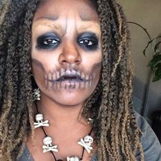 Voodoo Priestess Costume, Voodoo Makeup, Witch Doctor Costume, Priestess Costume, Voodoo Party, Voodoo Costume, Makeup Crazy, Pirate Makeup, Voodoo Halloween