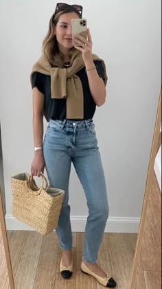 Camel Flats Outfit, Classy Outfit Inspo Women, Classic Timeless Outfits, Classic Casual Outfits For Women, Work Outfits With Jeans, Valentino Belt, Tension Art, Camel Flats, Different Body Sizes