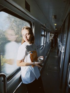 Aesthetic Train Photos, Train Journey Photography, Birthday Balloons Pictures, Travel Picture Ideas, Train Photography, Train Journey, Photography Poses Women, Bergamo