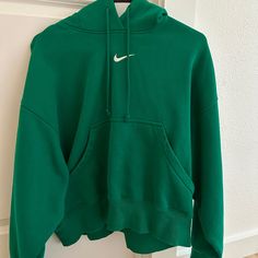 Women's Over-Oversized Pullover Hoodie. Only Worn Once, Brand New With No Issues. Shade: Sail/Malachite Size: Xxs Oversized Fit: Exaggerated And Spacious, Recommended To Size Down By One Or Two Sizes Online. **For Size Reference I Am Around 130lbs 5’5ft And The Hoodie Is Still Very Oversized On Me, It Fits Me Like A Women’s Size Small** Grounded In Style, Comfort And Versatility, Meet Our Take On Luxury Loungewear. Our Roomiest Fit Paired With Exaggerated Details (Like The Oversized Pocket And T Green Nike Hoodie, Nike Sportswear Phoenix Fleece, Luxury Loungewear, Tops Nike, New York Fall, Loungewear Luxury, Green Hoodie, Shade Sail, Nike Green