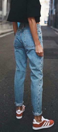 Black Bell Bottom Jeans, Denim Pants Outfit, Mom Jeans Outfit Summer, High Waisted Boyfriend Jeans, Mom Jeans Outfit, Jeans Outfit Summer, Types Of Jeans, Moda Jeans, Pants Denim