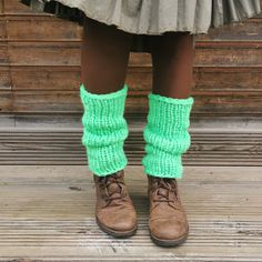 Hand Knitted Fitted Casual Socks, Casual Hand Knitted Fitted Socks, Casual Fitted Hand Knitted Socks, Casual Hand-knitted Fitted Socks, Handmade Green Winter Socks, Snug Knit Leg Warmers For Winter, Handmade Green Socks For Winter, Fitted Leg Warmers For Winter Outdoor Use, Elastic Footless Leg Warmers For Winter