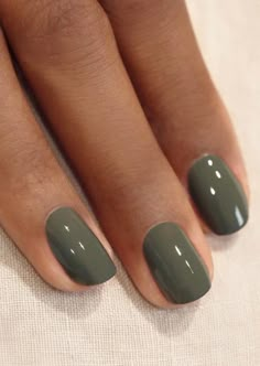 Vernis Semi Permanent GREEN Flash “Khaki” Manucurist Green Nail, Dipped Nails, Minimalist Nails, Classy Nails, Fancy Nails, Chic Nails, Dope Nails, Semi Permanent