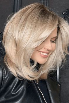 Short Hair Maintenance: Tips for a Fresh Look Shoulder Length Wavy Hairstyles, Sanggul Modern, Hollywood Hair, Wavy Hairstyles, Haircut Inspiration, Hair Affair, Penteado Cabelo Curto, Curtain Bangs, Medium Length Hair Cuts