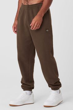 Slip into a street-style icon. These sweats are made from French terry—the kind that feels soft and substantial with an easy, just-right drape—and are designed with an oversized fit, a stretchy waistband that can be worn high or low, and cuffed hems. Zip-up side pockets keep your wallet/phone/keys safe on the go, and the Renown Hoodie or Pull Over make a matching set you’ll never want to take off. Tank Top Bras, Womens Capris, Tank Top Long Sleeve, Alo Yoga, Bra Women, Style Icon, Bra Tops, Mens Bottom, Heavy Weight