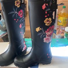 Welly Print Black Border Flower Rain/Snow Boots Winter Floral Print Boots, Dog Rain Boots, Joules Rain Boots, Flower Rain, Floral Rain Boots, Barn Boots, Wellies Rain Boots, Rain Boots Women, Short Rain Boots