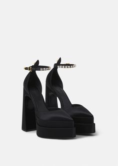 Versace Aevitas Shoes, Versace Pointed Platform Heels, Versace Heels Platform, Pointy Platform Heels, Versace Platform Heels, Pink Versace, Versace Pumps, Pointy Heels