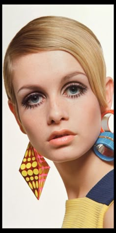 60s Hair And Makeup, 90s Makeup Trends, 60s Twiggy, Twiggy Makeup, Vintage Makeup Looks, Twiggy Fashion