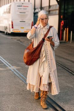 Dan Roberts captures the best looks in Sydney during the Resort 2019 shows in Australia. Australian Outfits, Y2k Fashion Trends, Urban Fashion Trends, No One Is Perfect