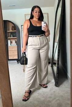 Looks com regata para inspirar | beauty buzz Small Mid Size Fashion, Casual Outfit Plus Size Summer, Elegant Summer Outfits Plus Size, Different Styles Fashion Plus Size, Summer Clothes For Plus Size Women, Plus Size Work Summer Outfits, Petite Mid Size Summer Outfits, Plus Size Style Summer, Mid Size Middle Age Fashion