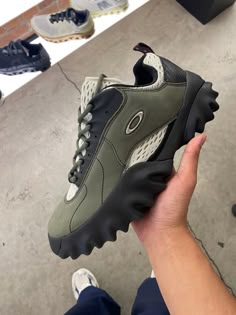 Hiking Outfit Men, Streetwear Inspo, All Nike Shoes, Shoe Wishlist, Fresh Sneakers, Mens Boots Fashion, Mens Fashion Streetwear, Hype Shoes, Shoe Inspo