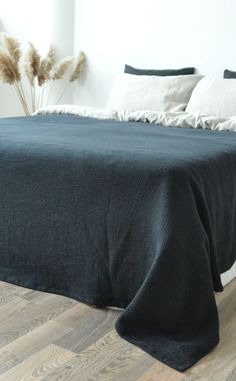 Black waffle linen coverlet Blanket Linen, Linen Bed Cover, Linen Bed, Linen Layers, Waffle Weave