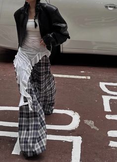 Dress And Trousers Outfit, Scarf On Waist, Ulzzang Fashion Street Styles, Dress Over Pants Outfits, Mall Date Outfit, Lacy Outfits, Skirt Over Trousers, Shirt Layering Outfit, Japan Street Style