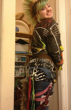 Cybergoth Outfits, Punk Rock Girls, Punk Fashion Diy, Life Is A Party, 70s Punk, Punk Culture, Punk Hair, Scene Girls, Neon Fashion