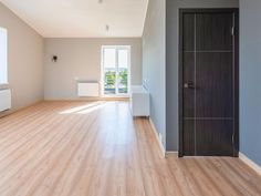 an empty room with hard wood flooring and white trim on the walls is shown